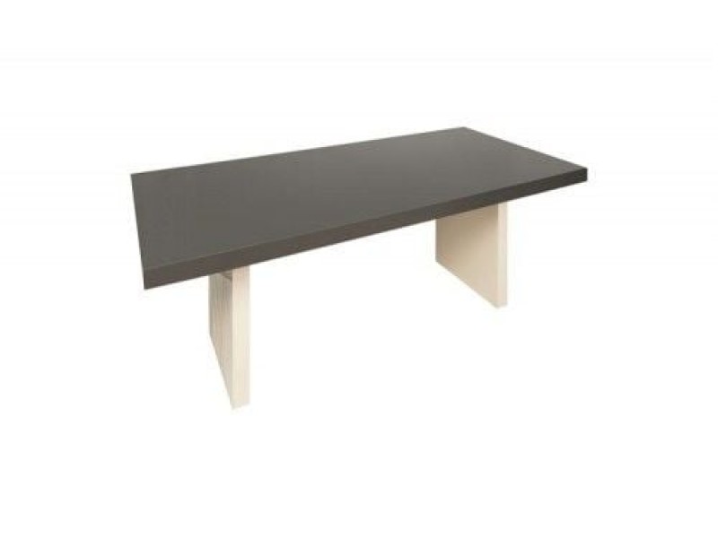 Çizgili Toplantı Masası