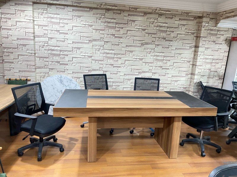 Baron Toplantı Masası